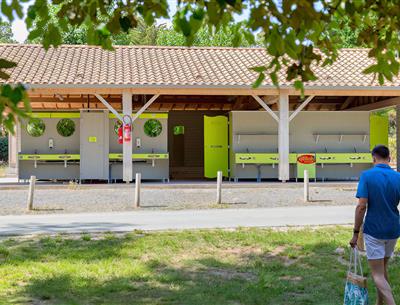 On-site services at Les Sirènes 3-star campsite in Saint Jean de Monts in Vendée (breakfast, bike rental, snack bar, bar, grocery store, massage, laundry, etc.)