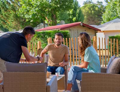 On-site services at Les Sirènes 3-star campsite in Saint Jean de Monts in Vendée (breakfast, bike rental, snack bar, bar, grocery store, massage, laundry, etc.)