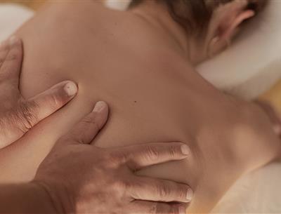 Wellness-Massage auf dem 4-Sterne-Campingplatz Les Sirènes in Saint-Jean-de-Monts