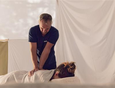 Wellness-Massage auf dem 4-Sterne-Campingplatz Les Sirènes in Saint-Jean-de-Monts