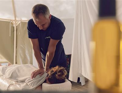 Wellness-Massage auf dem 4-Sterne-Campingplatz Les Sirènes in Saint-Jean-de-Monts