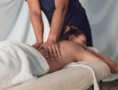 Wellness-Massage auf dem 4-Sterne-Campingplatz Les Sirènes in Saint-Jean-de-Monts