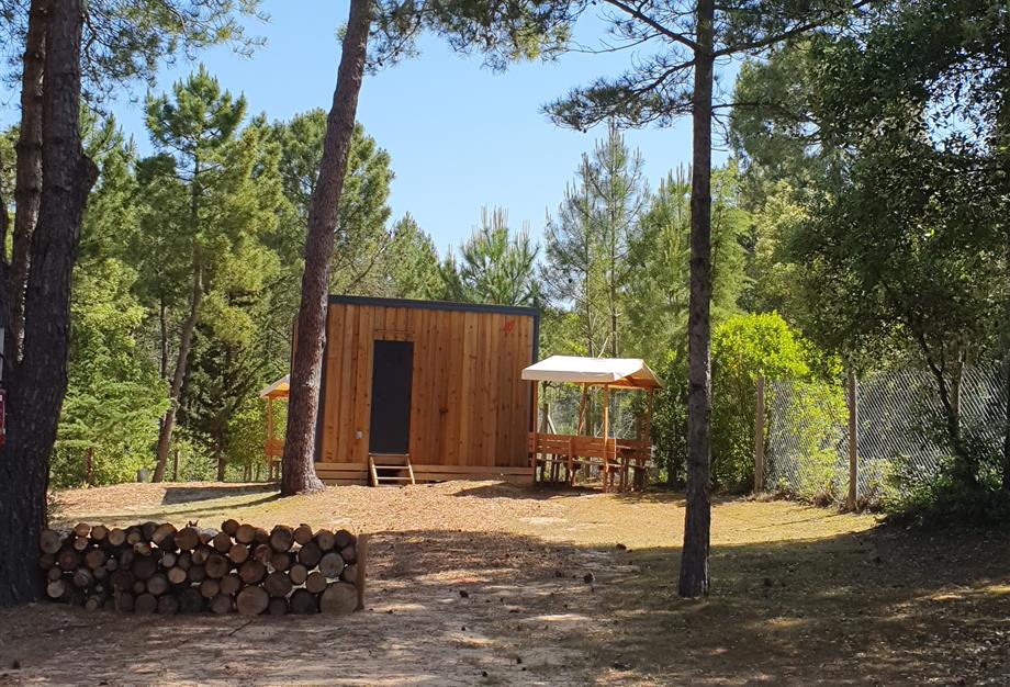 Nackter Stellplatz für Wohnwagen auf dem 4-Sterne-Campingplatz Les Sirènes in Saint Jean de Monts in der Vendée - CAMPING**** Les Sirènes
