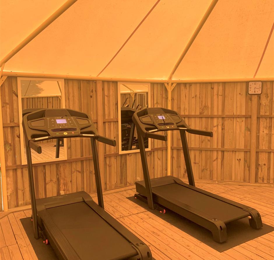 Der Fitnessraum auf dem 4-Sterne-Campingplatz Les Sirènes in Saint-Jean-de-Monts 
