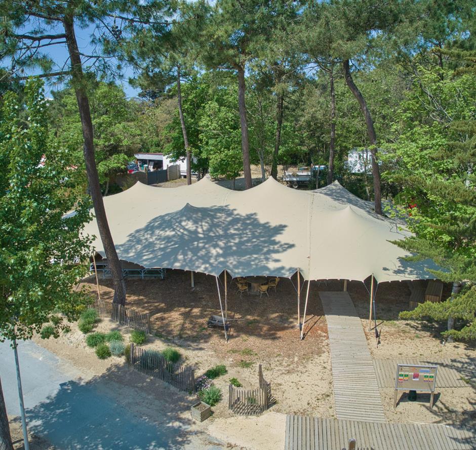 On-site services at Les Sirènes 4-star campsite in Saint Jean de Monts in Vendée (breakfast, bike rental, snack bar, bar, grocery store, massage, laundry, etc.) 