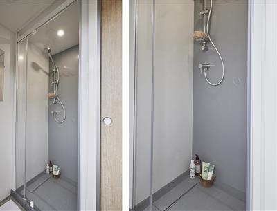 Dusche des Stellplatzes **** auf dem Campingplatz Les Sirènes