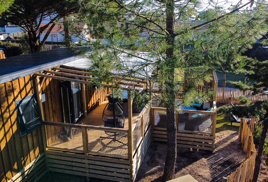 Außenansicht des 4 Personen Premium Cottages  - CAMPING**** Les Sirènes
