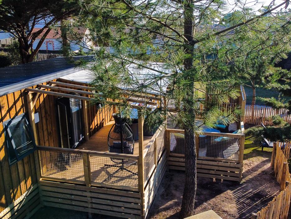 Außenansicht des 4 Personen Premium Cottages  - CAMPING**** Les Sirènes