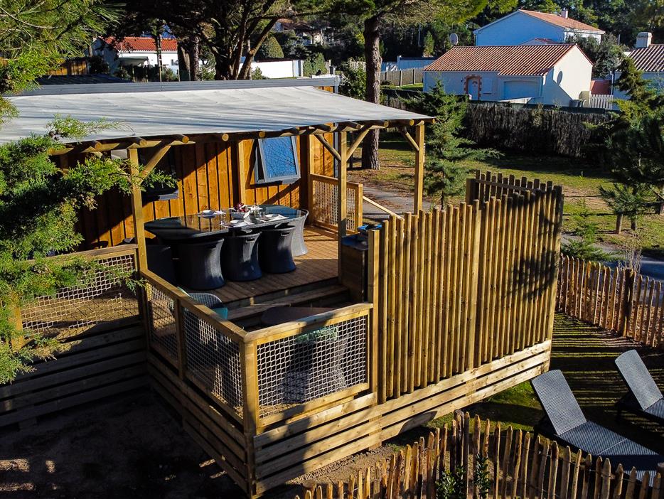 Außenansicht des Premium-Cottages für 4 Personen - CAMPING**** Les Sirènes